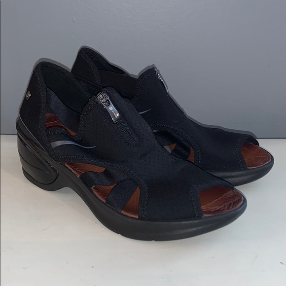 Bzees Shoes | B Zees Womans Black Sandals Size 85 | Poshmark